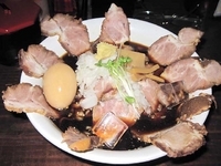 「冷し肉そば　780円＋無料の味玉＋無料肉ちょい増し」@魁 肉盛りつけ麺 六代目けいすけの写真