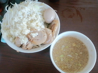 「つけ麺（中）＋豚マシ（ヤサイニンニクW）」@ジャンクガレッジ 西船店の写真