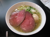 「贅沢焼牛塩らぁ麺：１０００円」@牛骨らぁ麺 マタドール 本店の写真