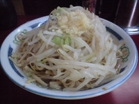 「小ラーメン（500円）（ﾆﾝﾆｸﾔｻｲ）」@ラーメン二郎 目黒店の写真