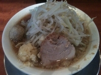 「小ラーメン・ニンニク（700円）」@製麺所 豚とこむぎの写真