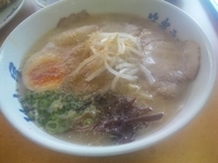「よくばりラーメン７３０円+半焼き飯+餃子」@筑豊ラーメン山小屋 篠栗店の写真