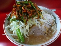 「小らーめん （ニンニク少々）650円 + ニラキムチ100円」@ラーメン二郎 湘南藤沢店の写真