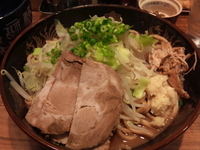 「らーめん（大盛）ヤサイマシニンニク」@ラーメン燈郎の写真