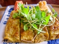 「石臼手挽手打ちざる（８００円）＋鴨肉入り玉子焼き（８００円）」@SOBA ISBA いさとの写真