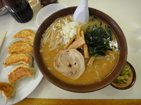 「味噌ラーメン＋餃子１人前」@ラーメン専門店 あたりばちの写真