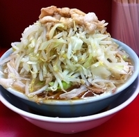 「ラーメン（650円）ヤサイマシマシ･ニンニク･アブラ」@ラーメン二郎 中山駅前店の写真