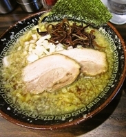 「背油系の燕三条ラーメン」@煮干 丸めの写真