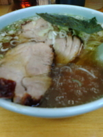 「ラーメン（チャーシュー）」@手押し餃子 手もみラーメン 平塚の写真