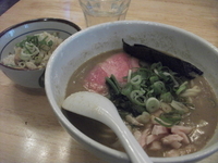 「特製鶏の骨ラーメン（限定）+鶏の骨チャーシューごはん」@鶏の骨の写真
