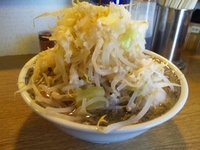 「らーめん(豚券・味玉・ﾒﾝﾏ・玉ねぎ)￥９００」@らーめん こじろう526 日暮里店の写真