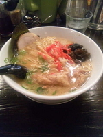 「豚骨醤油ラーメン（680円）」@全力とんこつ 多万吉屋の写真