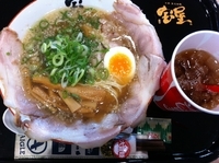 「宝チャーシューメン＋ウーロン茶」@熟成細麺 宝屋 三井アウトレットパーク滋賀竜王店の写真