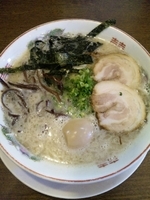 「とんこつラーメン（味玉入り）」@どとんこつ 中村商店の写真