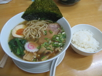 「３種の煮干しラーメン［煮干しダブル］（900円）」@MENYA 食い味の道有楽の写真