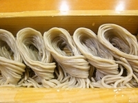 「新潟へぎ蕎麦小箱1段(714円)+野菜てんぷら(472円)」@笹陣 流山店の写真