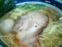 「塩ラーメン／大盛り＋地鶏の煮玉子（￥７００＋￥１００）」@支那そば 阿波家の写真