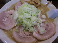 「みそチャーシューめん（ネギ・メンマ増し）￥９５０＋中盛￥５０」@こってりらーめん 誉の写真