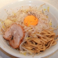 「まぜそば（醤油 700円）＋ニンニク・アブラ」@麺処 MAZERU 代々木店の写真