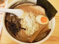 「鶏白湯 こってり濃厚しょうゆ（細麺、硬め、梅抜き）＋替え玉」@濃厚ラーメン じゅんの写真