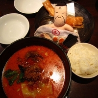 「特製担々麺（大辛）牛筋トピ７３０円＋海老春（２本）３８０円」@ユタの店の写真