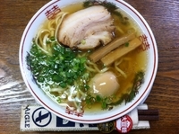 「金醤油ラーメン(太麺)+煮玉子」@金久右衛門 本店の写真