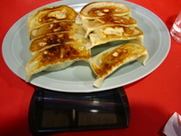 「餃子（８個）３００円＋タンメン」@民族亭の写真