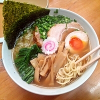 「【８月の一杯】３種の煮干しラーメン（ノーマル／細麺）800円」@MENYA 食い味の道有楽の写真