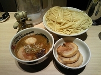 「特製つけめん（ＸＬ６００ｇ）＋炙りチャーシュー×３」@TOKYO UNDER GROUND RAMEN 頑者の写真