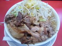 「とろ豚らーめん（全マシ）」@麺屋あっ晴れ 堀田店の写真