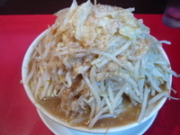 「豚ラーメン　野菜増し・ニンニク・アブラ・カラメ」@用心棒の写真