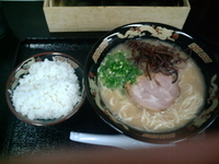 「豚骨醤油ラーメン？」@拉餃びーの写真