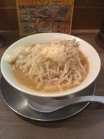 「ラーメン（並）＋ニンニク＋アブラ」@ジャンクガレッジ 東京ラーメンストリートの写真