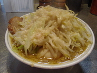 「らーめん600円(ヤサイ、アブラ) + 味付卵70円」@らーめん大 本郷店の写真