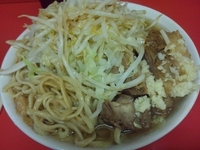 「小豚（野菜・ニンニク・カラメ）」@ラーメン二郎 千住大橋駅前店の写真