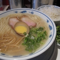 「らあめん＋ネギ＋小ライス　700円＋50円＋ランチサービス」@らあめん英 本店の写真