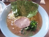 「ラーメン(中) ￥700＋ライス(サービス)」@横浜家系ラーメン 五十三家の写真