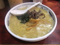 「豚骨ラーメン（大盛）」@ラーメン マキタの写真