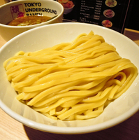 「つけ麺（濃厚）　Ｍサイズ３００ｇ　￥８００」@TOKYO UNDER GROUND RAMEN 頑者の写真