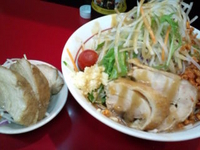 「豚冷やし中華８５０円ニンニク、辛揚げ」@千里眼の写真