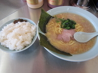 「ラーメン300円(麺硬め)＋ライス200円」@ラーメンショップ 野田店の写真
