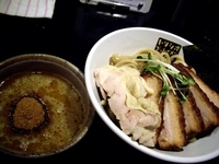 「トリウオツケメン（中）＋焼豚、780円（無料）＋200円」@トリシオブットイメン 井の庄の写真