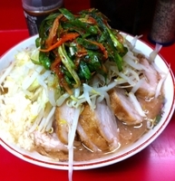 「小豚ニラキムチ+ニンニクあぶら」@ラーメン二郎 湘南藤沢店の写真