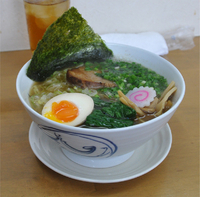 「３種の煮干しラーメン［煮干しダブル］」@MENYA 食い味の道有楽の写真