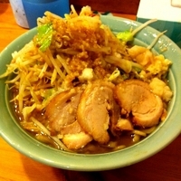 「えぼし麺大盛カレー粉 野菜ニンニクタレあぶら」@えぼし麺 菜良の写真