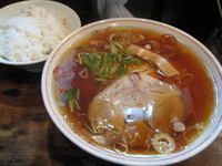 「しょうゆらーめん650円＋麦しゃり(半ライス)150円」@泪橋の写真