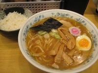 「ラーメン  大(225g)680円＋ライス150円」@新橋 大勝軒の写真