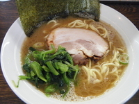 「らーめん（麺カタ味ウス）600円」@伝家 志木店の写真