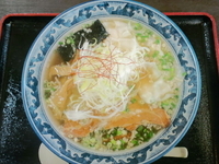 「塩海老ワンタン麺」@紺のれん 神栖店の写真