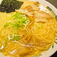 「豚骨ラーメン＋半チャーハンセット（麺大盛りサービス）￥６４０」@中華食堂日高屋 葛西臨海公園店の写真